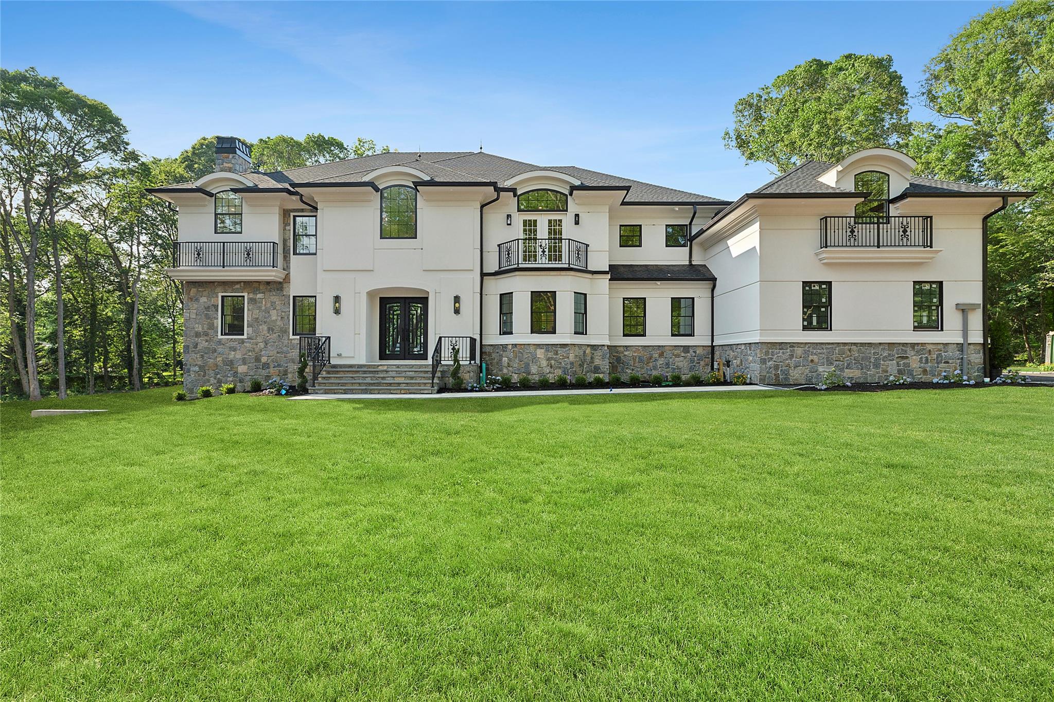 #1 photo, 17 Chelsea Place, Dix Hills , NY 11746