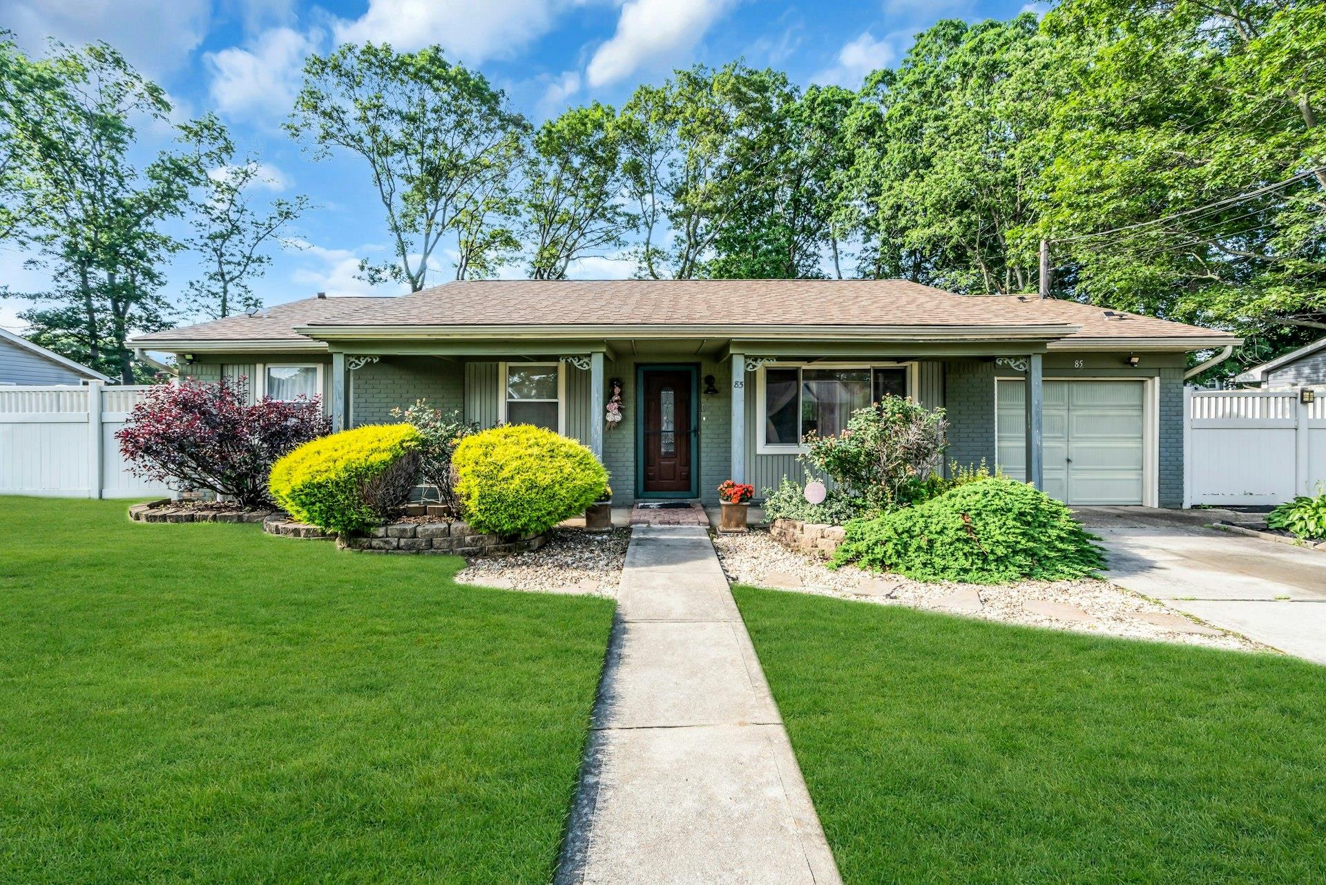 #1 photo, 85 Williams Avenue, سوفولك Amityville , NY 11701
