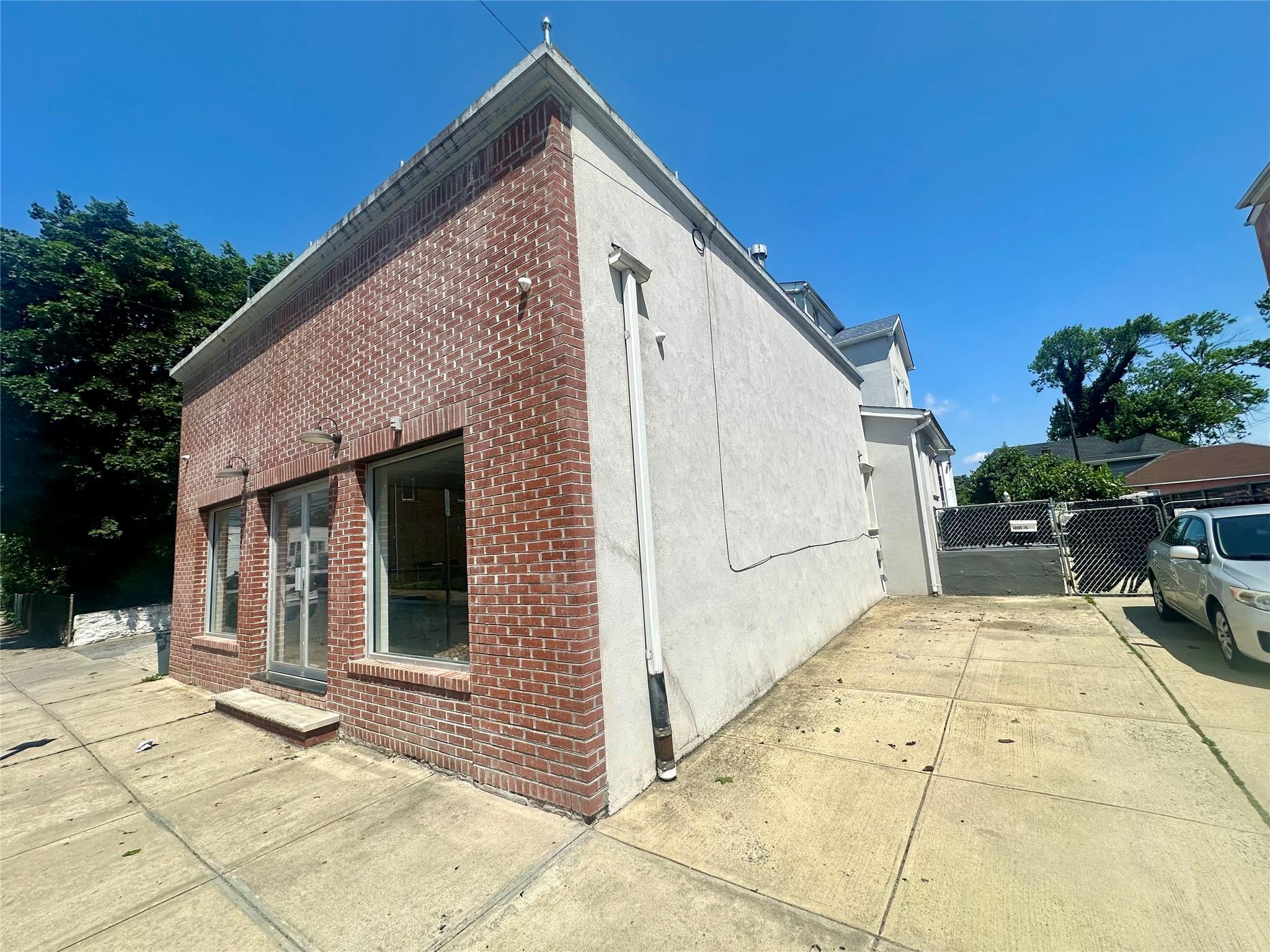 #1 photo, 180 Mott Avenue, 長島 Inwood , NY 11096