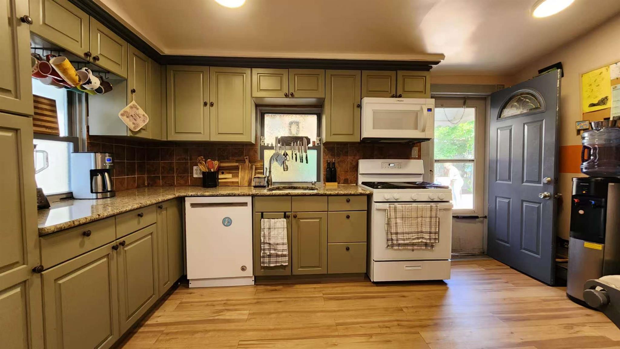 #5 photo, 9-24 College Point Boulevard, College Point , NY 11356