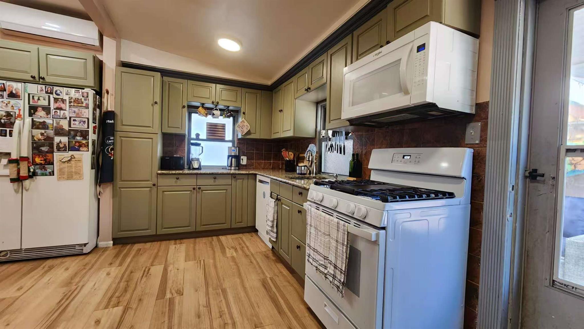 #8 photo, 9-24 College Point Boulevard, College Point , NY 11356