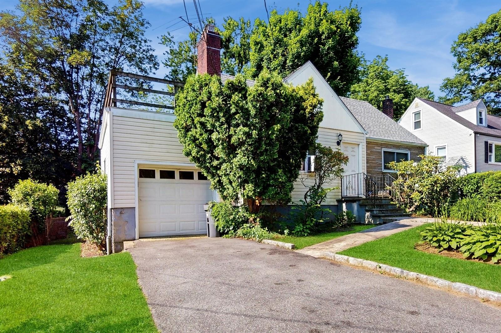 #2 photo, 42 Juniper Hill Road, White Plains , NY 10607