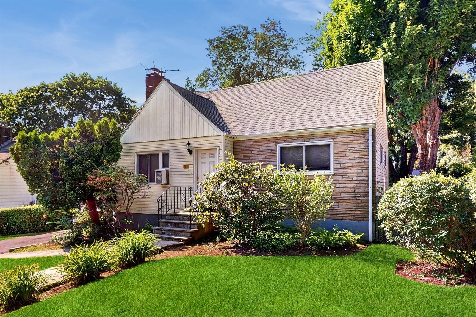 #3 photo, 42 Juniper Hill Road, White Plains , NY 10607