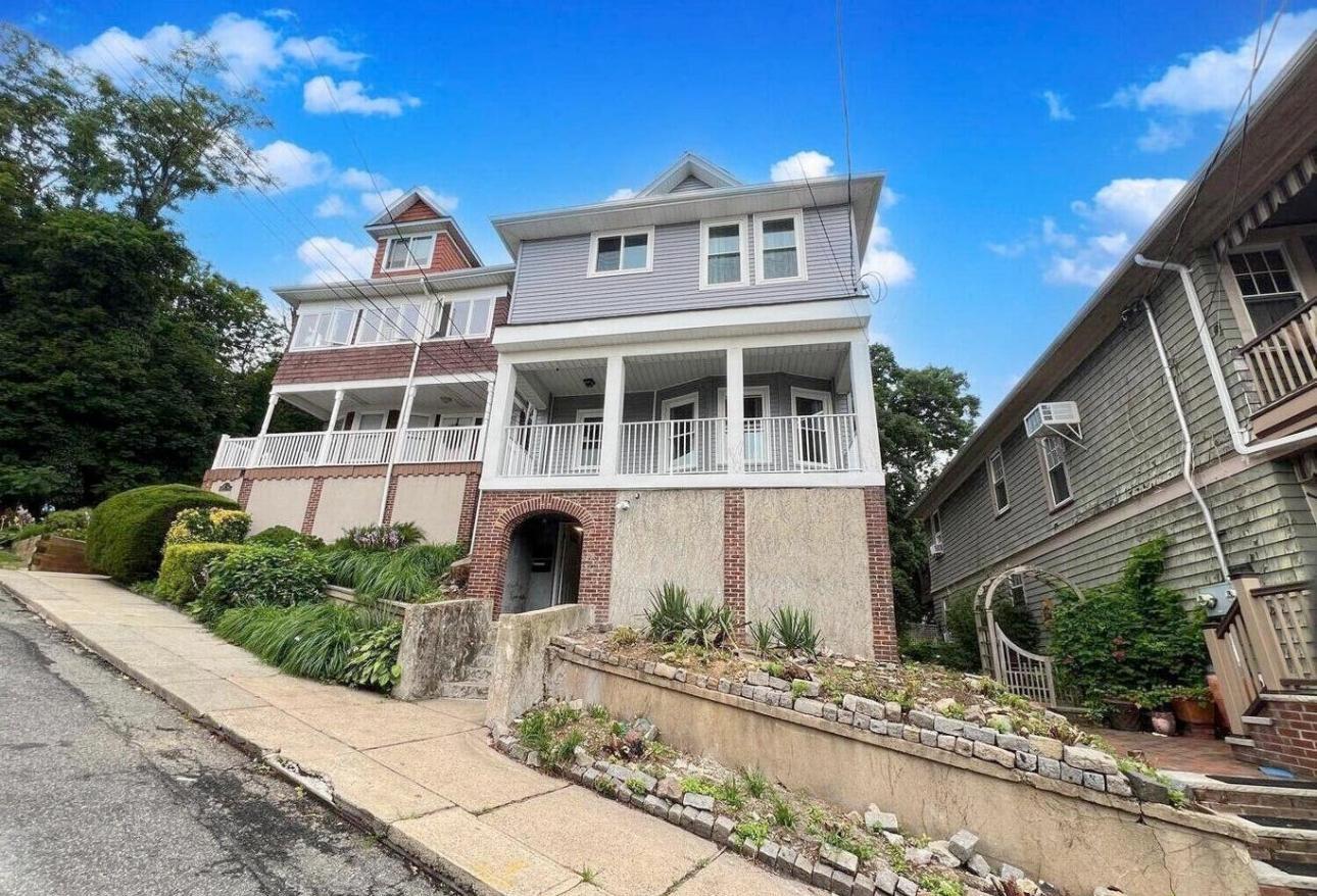 #1 photo, 28 PEARL Street, جزيرة ستاتن Staten Island , NY 10304