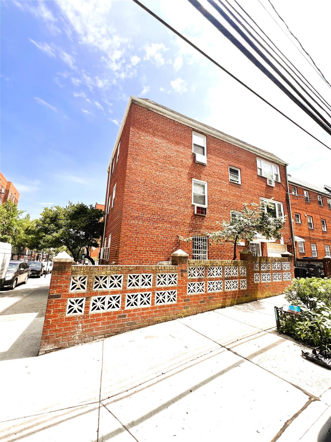 #1 photo, 40-03 56TH St., 皇后區 木邊 Woodside , NY 11377