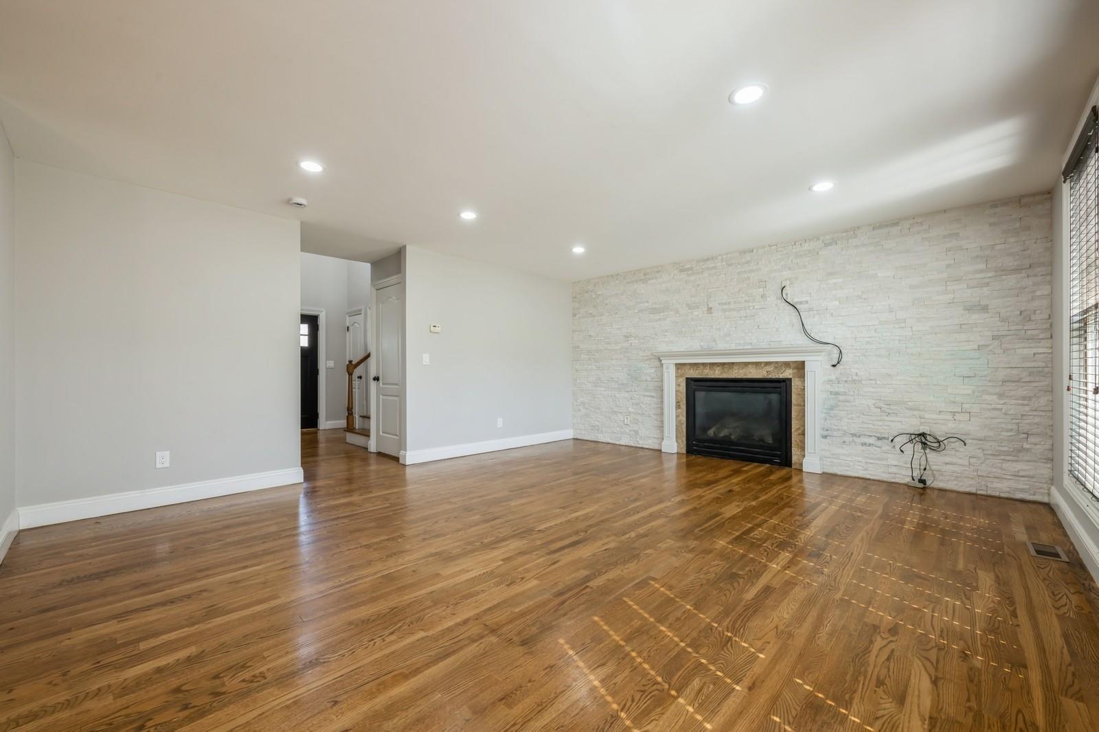 #10 photo, 413 Robyn Place, 長島 East Meadow , NY 11554