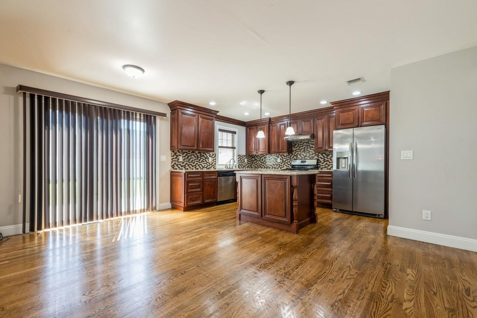 #12 photo, 413 Robyn Place, 長島 East Meadow , NY 11554