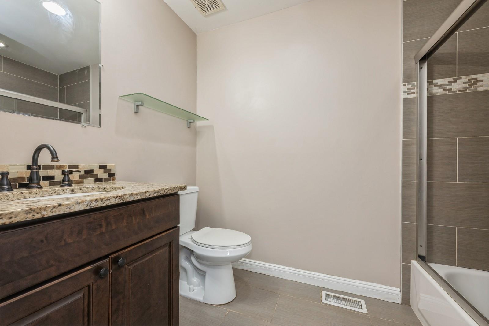 #19 photo, 413 Robyn Place, 長島 East Meadow , NY 11554