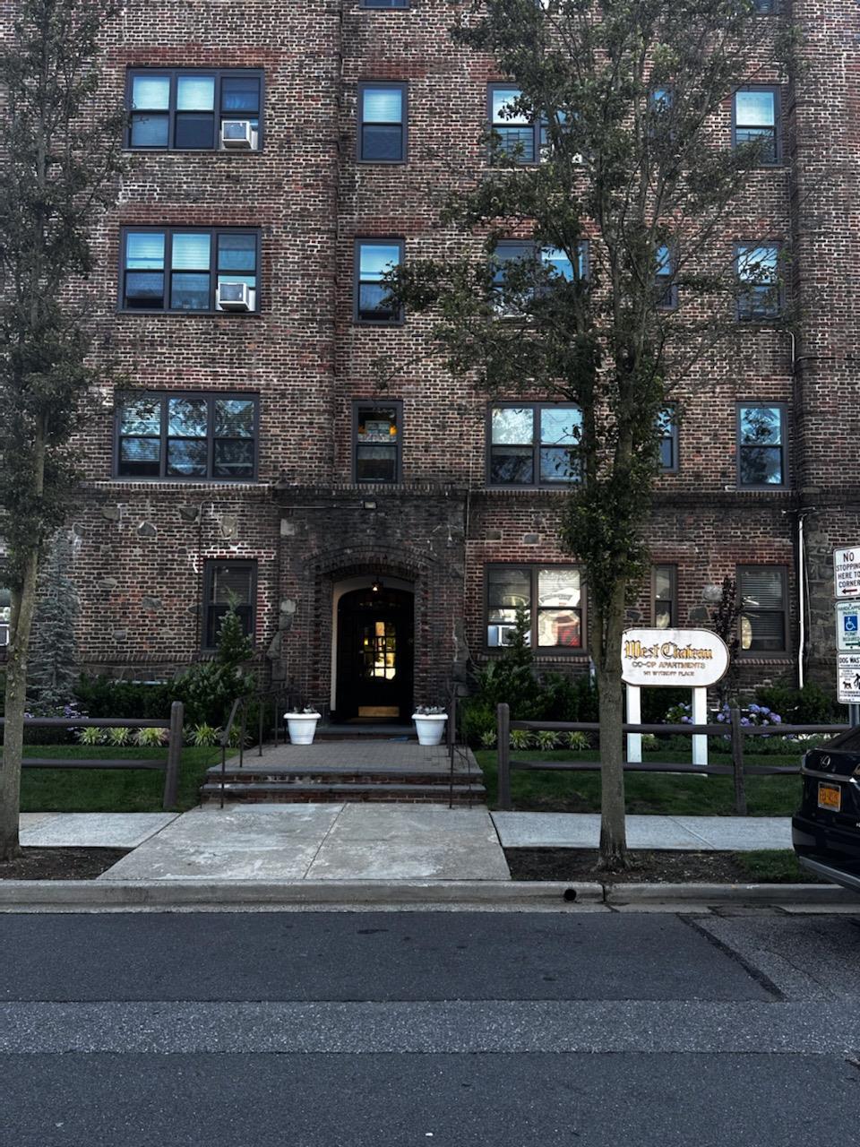 #1 photo, 141 Wyckoff Place, ناسو Woodmere , NY 11598