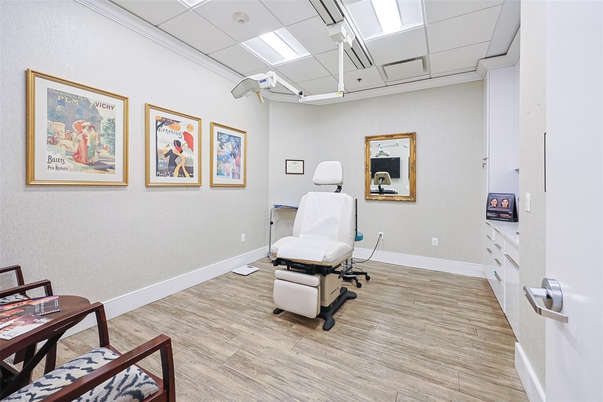 #12 photo, 833 Northern Blvd Great Neck, ナッソー郡 Great Neck , NY 11021