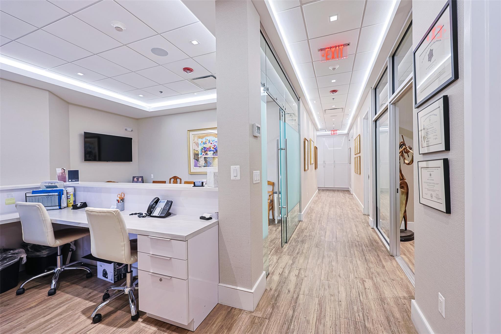 #7 photo, 833 Northern Blvd Great Neck, ナッソー郡 Great Neck , NY 11021