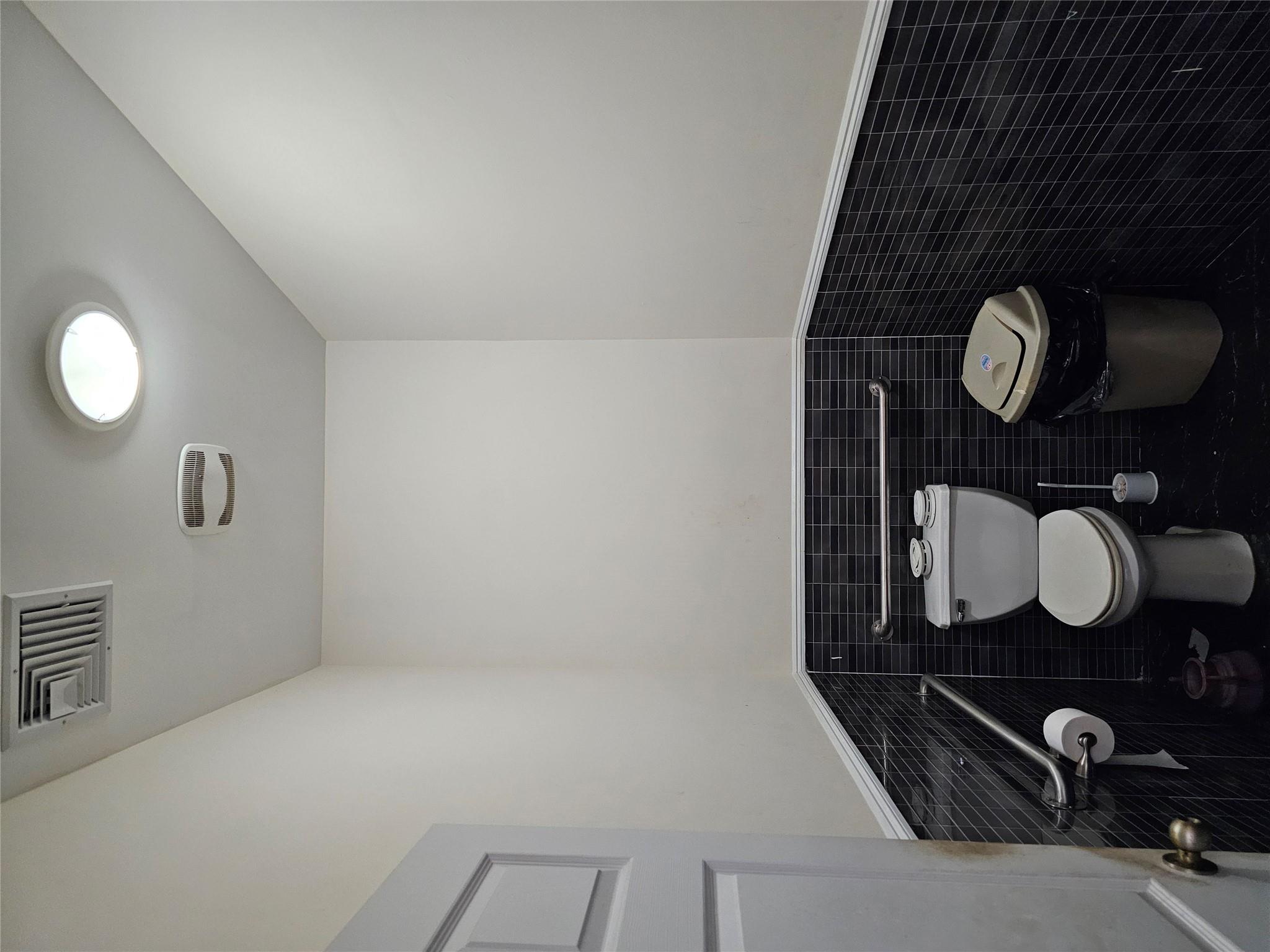 #3 photo, 68-14 Fresh Meadow Lane, クイーンズ区 Fresh Meadows , NY 11365