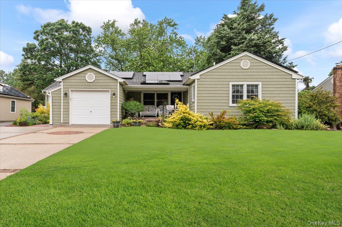 #1 photo, 50 Towne Street, サフォーク郡 Amityville , NY 11701