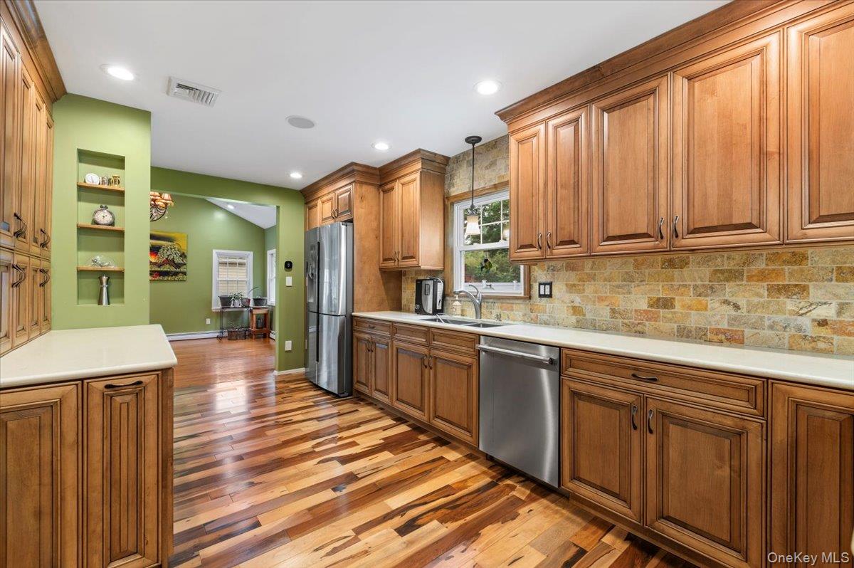 #15 photo, 50 Towne Street, サフォーク郡 Amityville , NY 11701