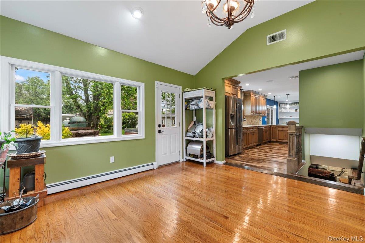 #18 photo, 50 Towne Street, サフォーク郡 Amityville , NY 11701