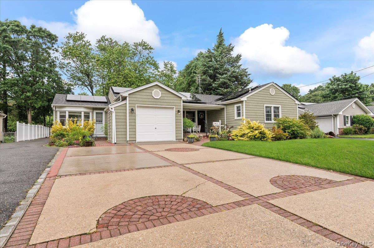 #2 photo, 50 Towne Street, サフォーク郡 Amityville , NY 11701