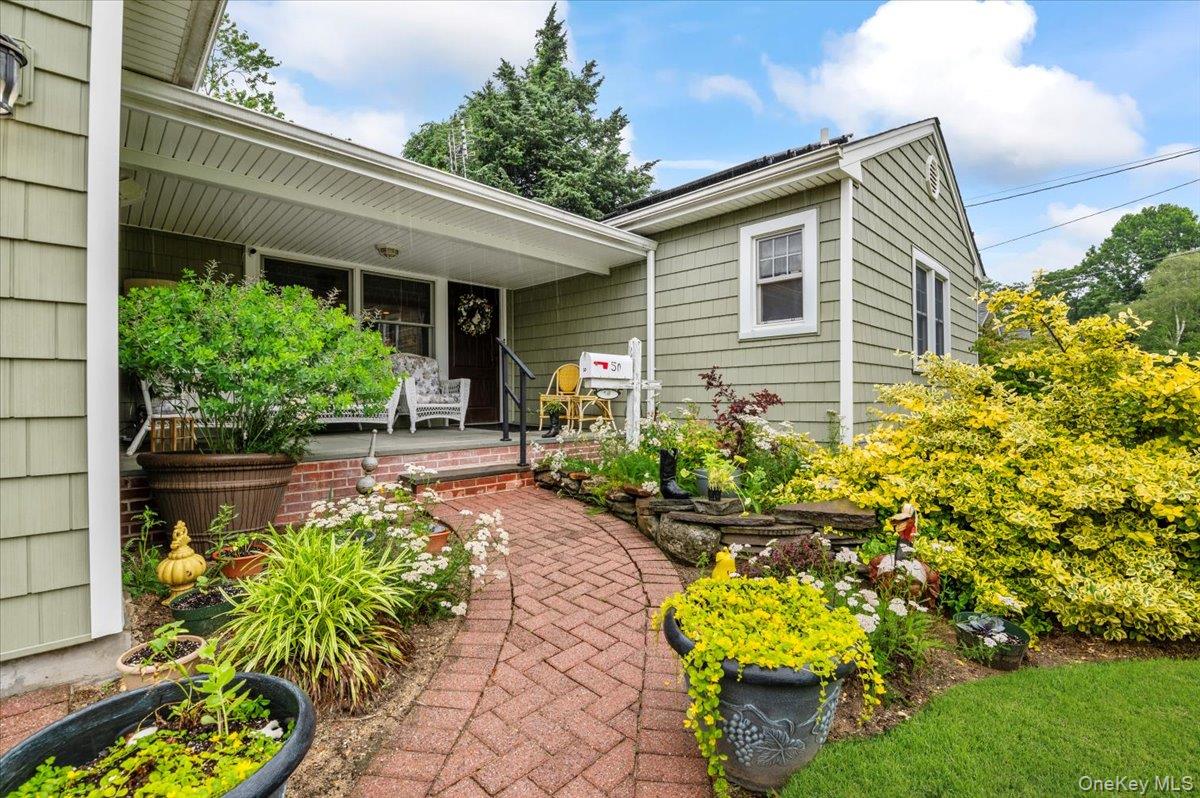 #3 photo, 50 Towne Street, サフォーク郡 Amityville , NY 11701