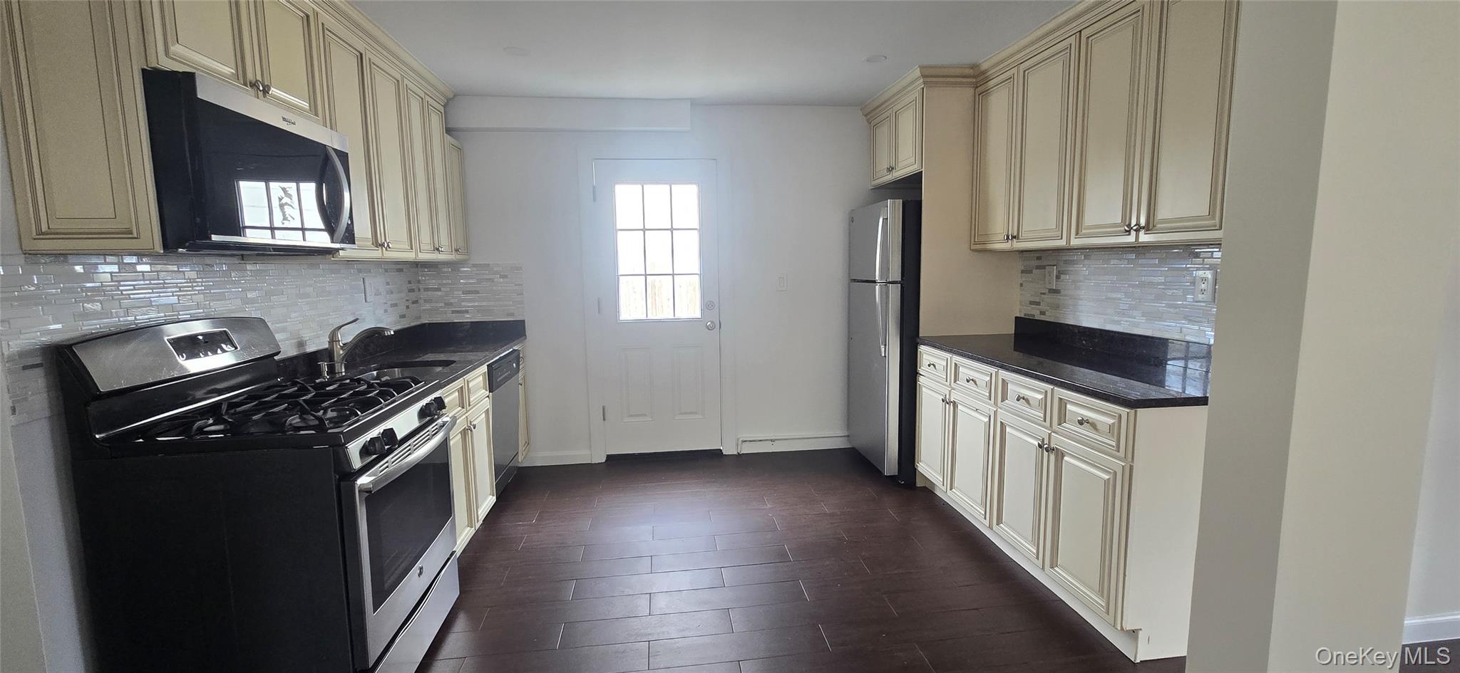 #6 photo, 16 August Avenue, ناسو Bayville , NY 11709