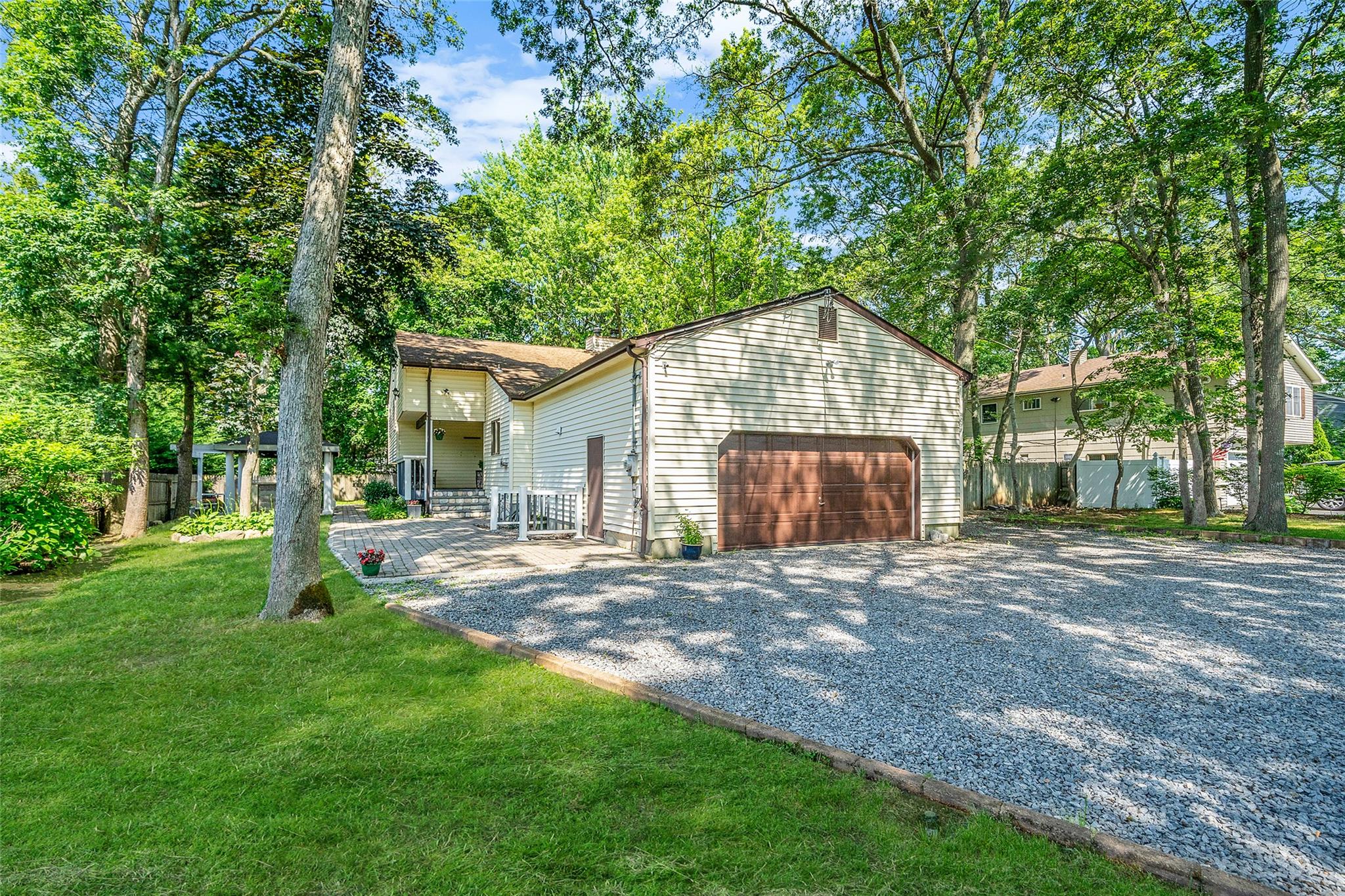 #1 photo, 425 Puritan Drive, سوفولك Shirley , NY 11967