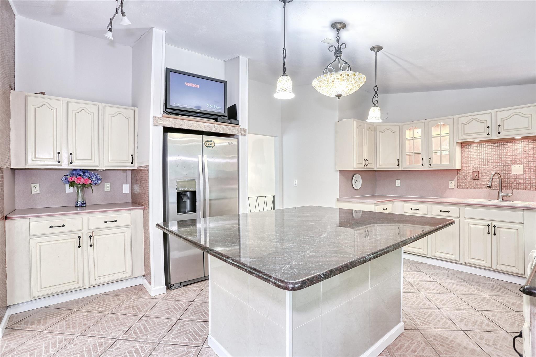 #10 photo, 28 Robin Hood Road, Montebello , NY 10901