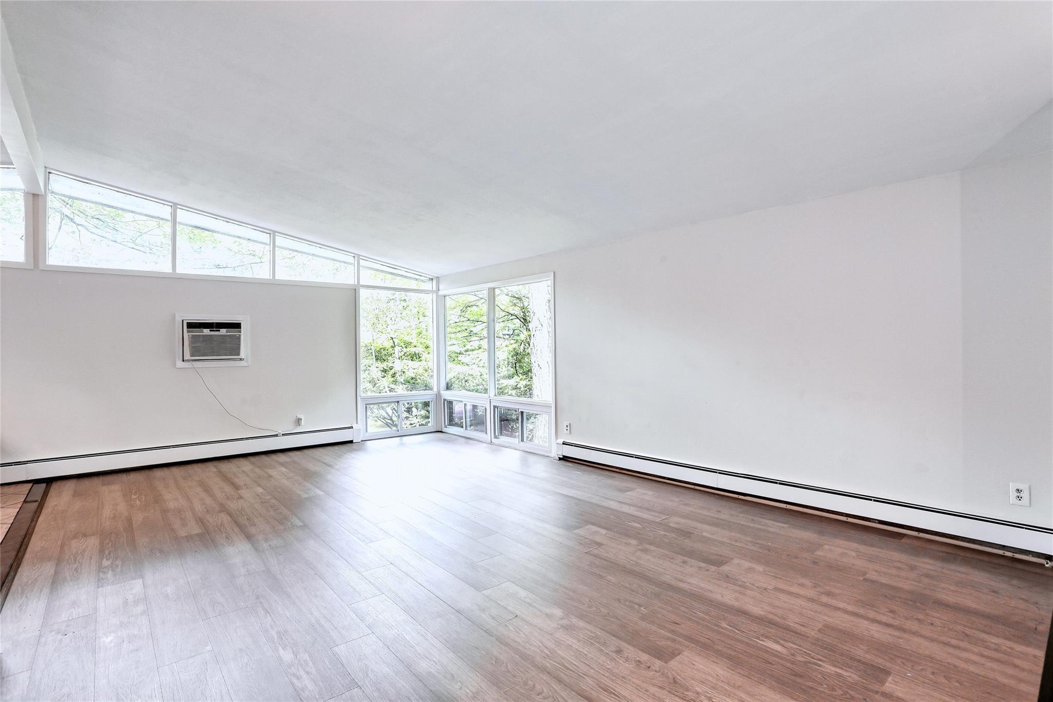 #5 photo, 28 Robin Hood Road, Montebello , NY 10901