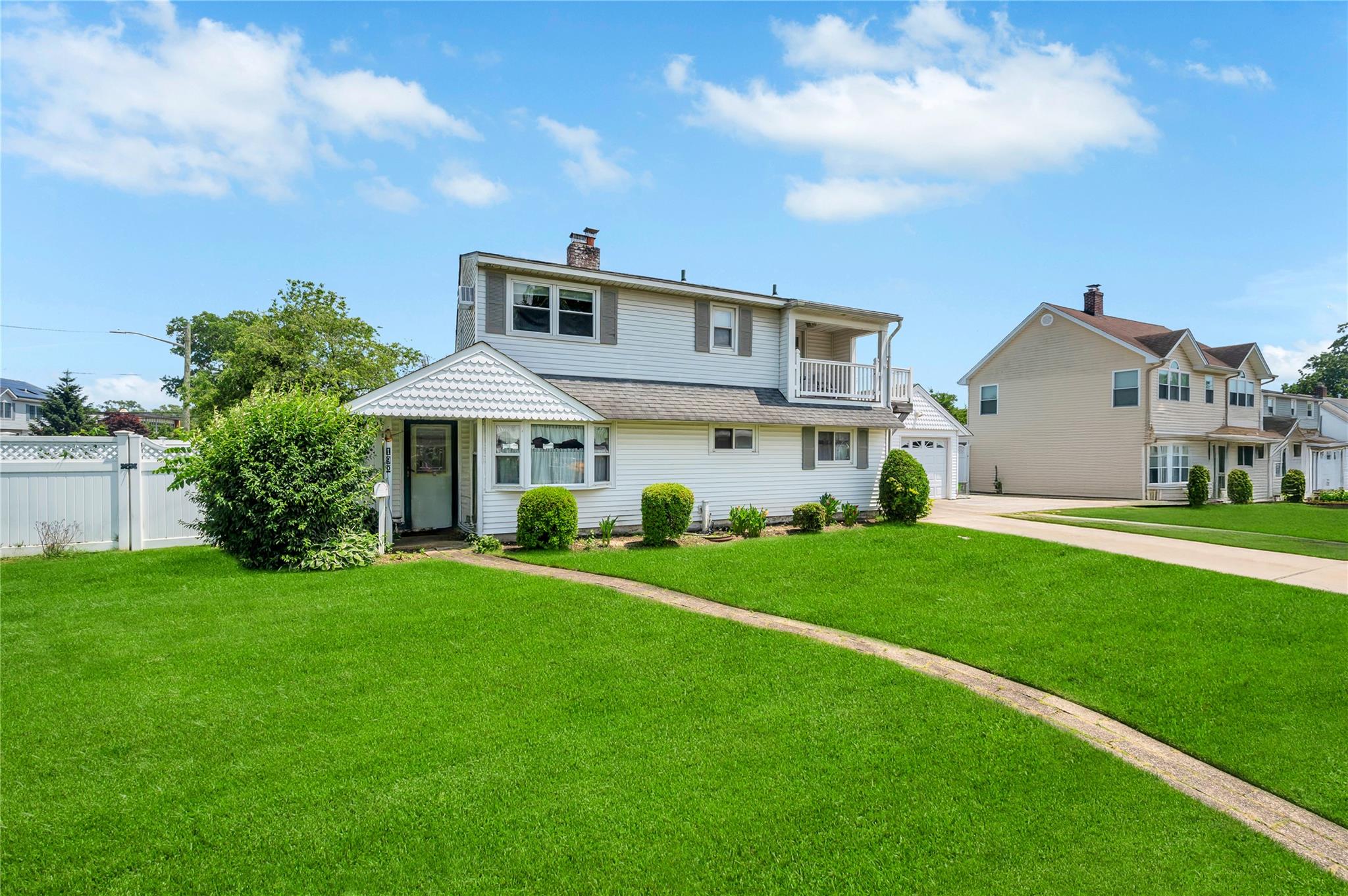 #1 photo, 190 Meridian Road, Levittown , NY 11756