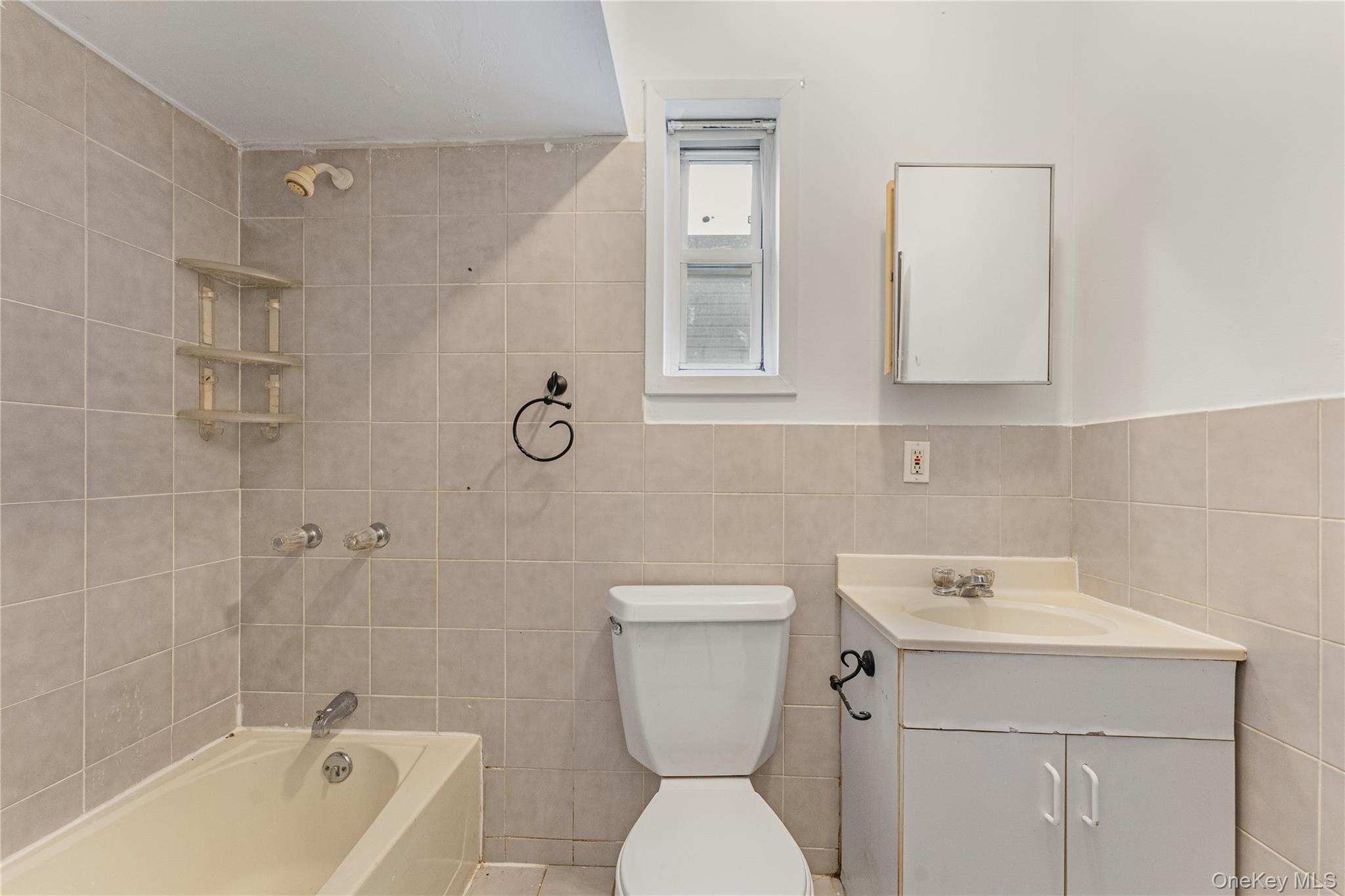 #10 photo, 85-06 122nd Street, クイーンズ区 Kew Gardens , NY 11415