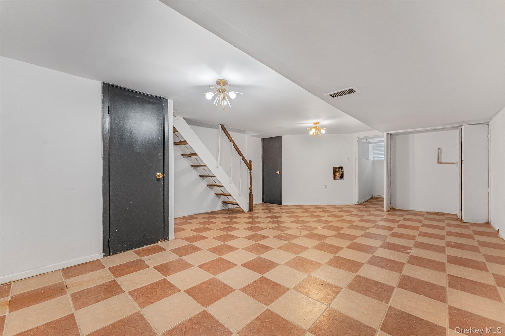 #12 photo, 85-06 122nd Street, クイーンズ区 Kew Gardens , NY 11415