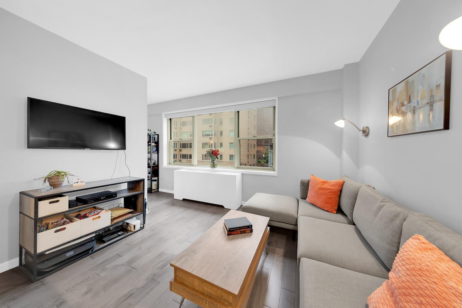 #1 photo, 415 E 52ND Street, Beekman , NY 10022