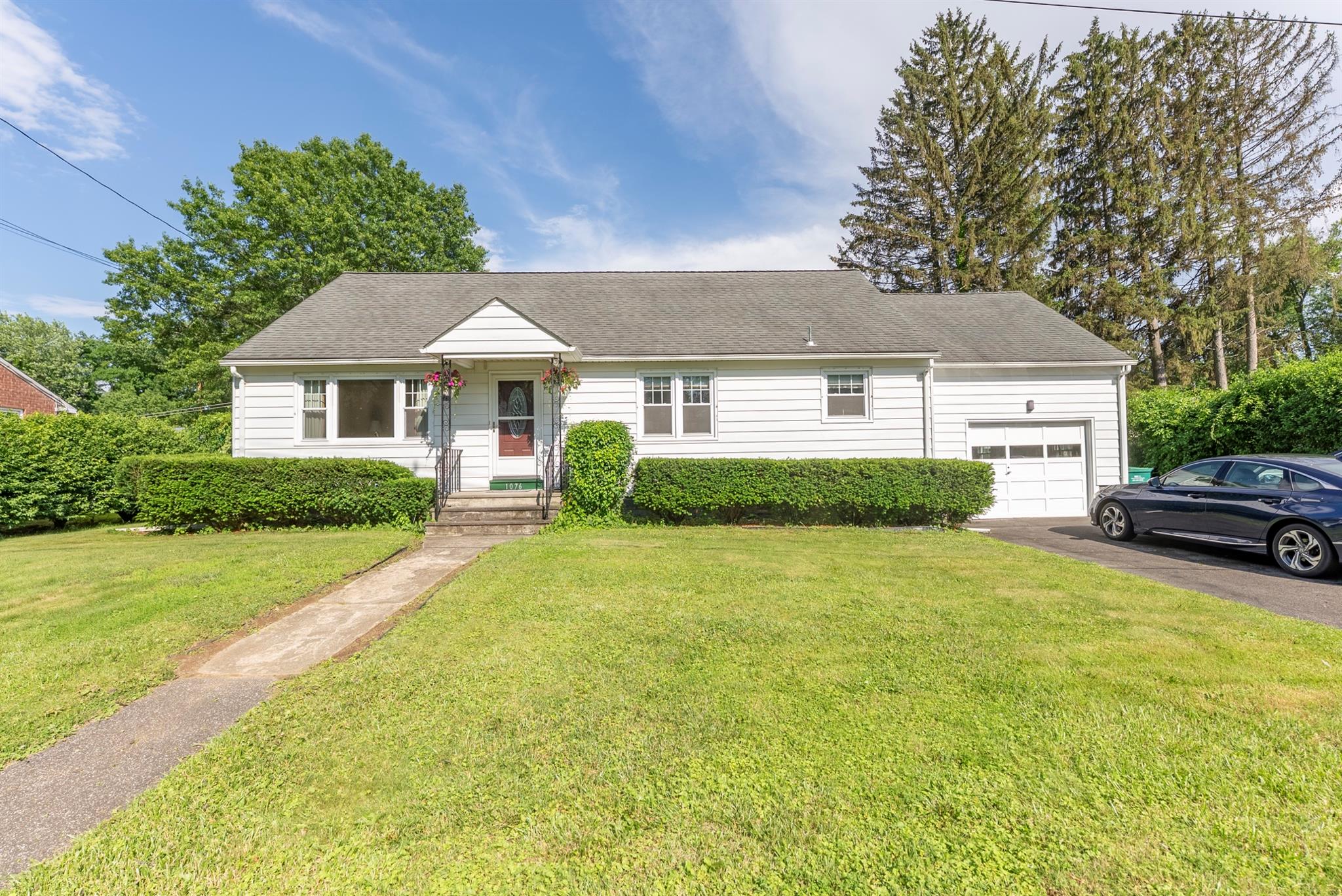 #1 photo, 1076 Decker Street, Kingston , NY 12401