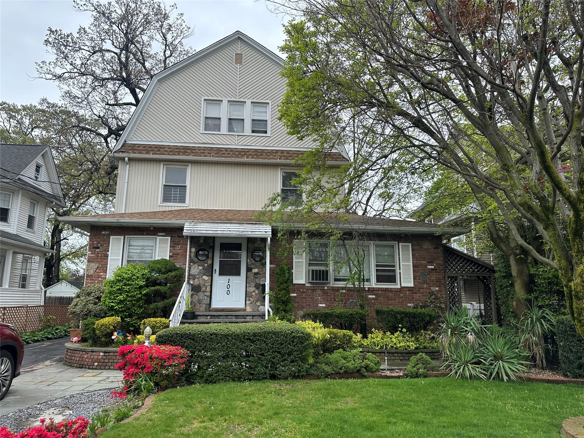 #1 photo, 100 Earle Avenue, ناسو Lynbrook , NY 11563