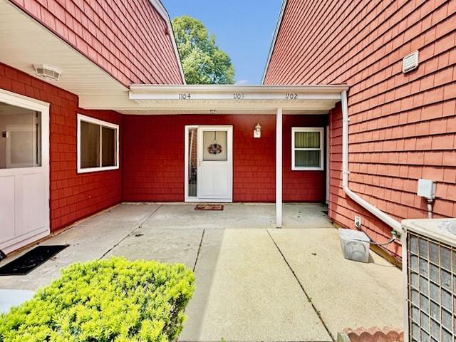 #1 photo, 1104 Drew Drive, سوفولك Saint James , NY 11780