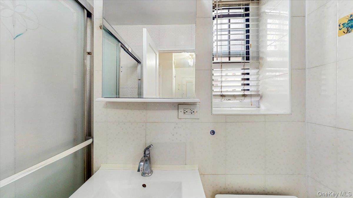 #16 photo, 144-37 79th ave, クイーンズ区 Kew Garden Hills , NY 11367