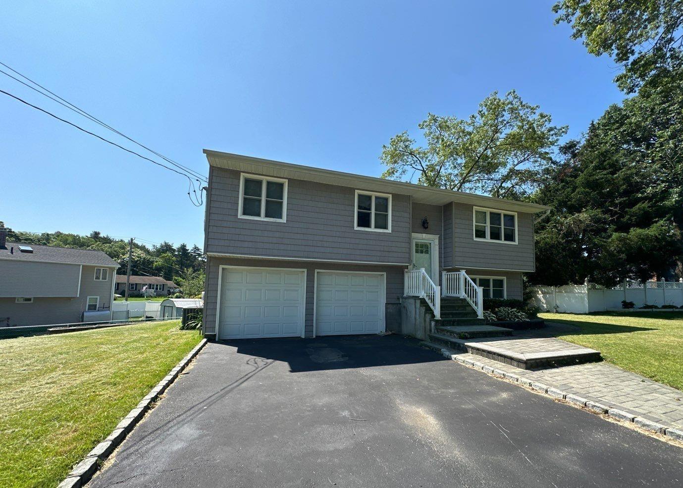 #1 photo, 58 Hauppauge Road, سوفولك Hauppauge , NY 11788