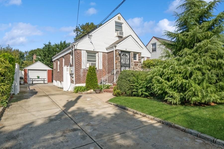 #1 photo, 5 Charles Street, ناسو Valley Stream , NY 11580