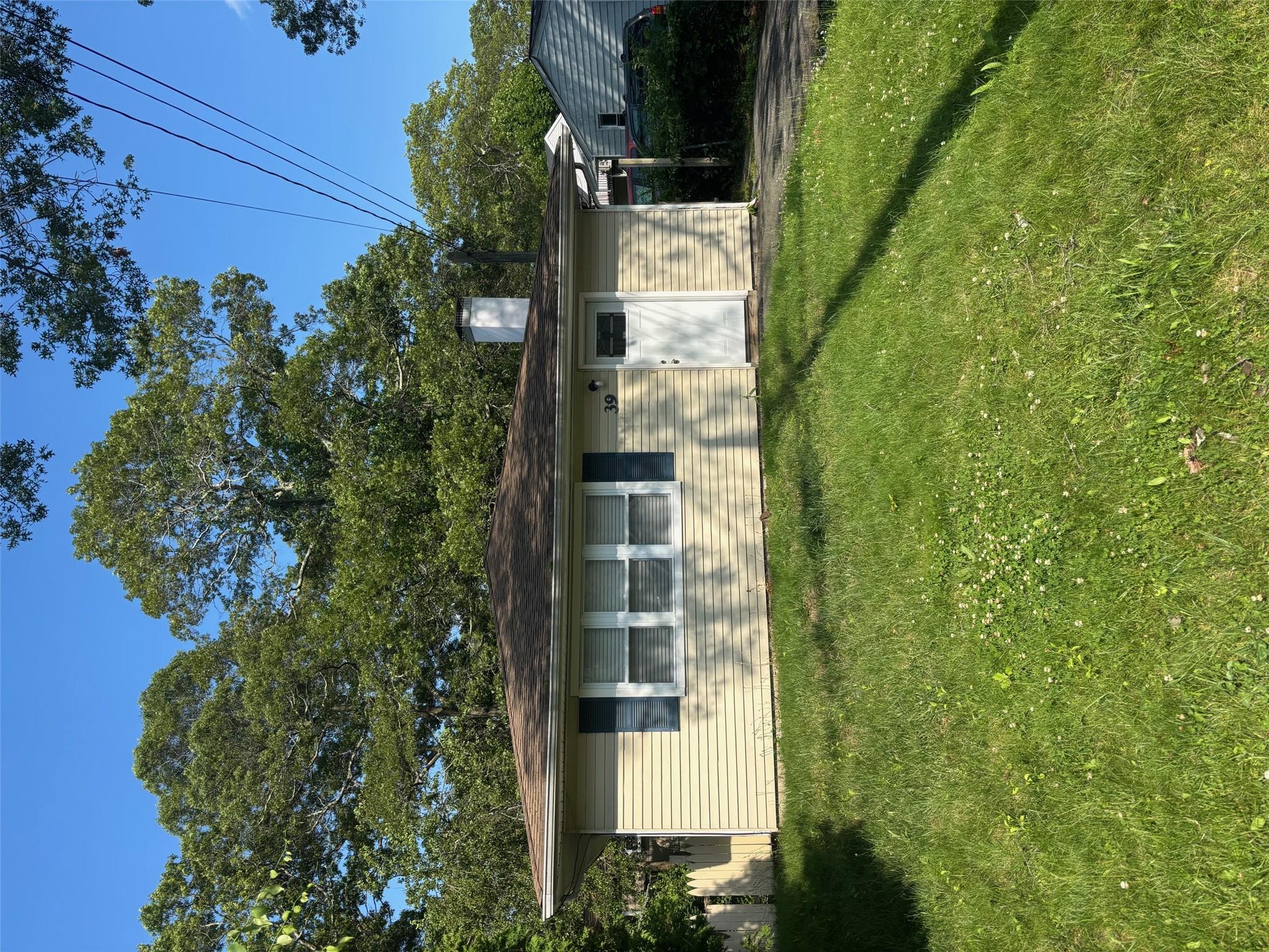 #1 photo, 39 Stuyvesant Avenue, 東長島 Mastic , NY 11950