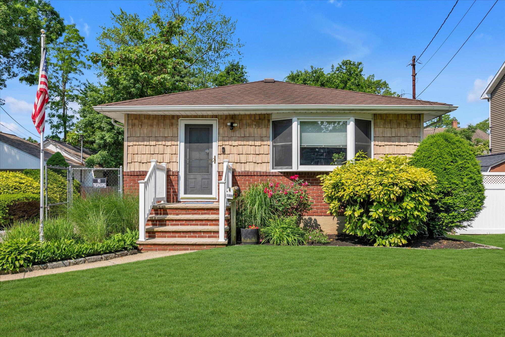 #1 photo, 1800 Remson Avenue, ناسو North Merrick , NY 11566