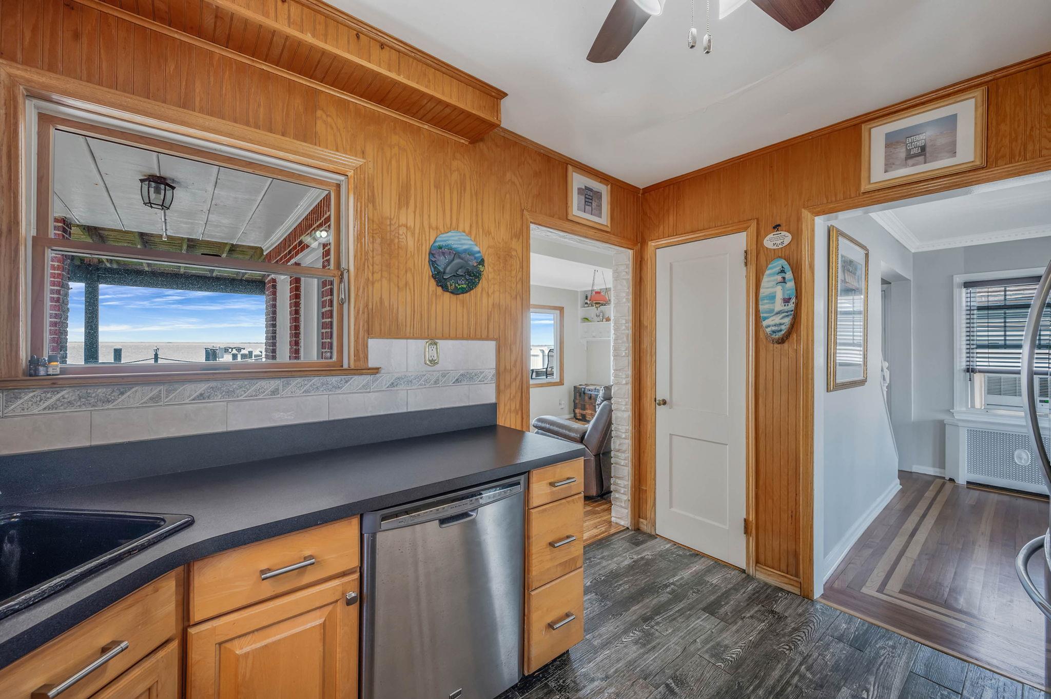 #13 photo, 87 E Shore Drive, サフォーク郡 Babylon , NY 11702