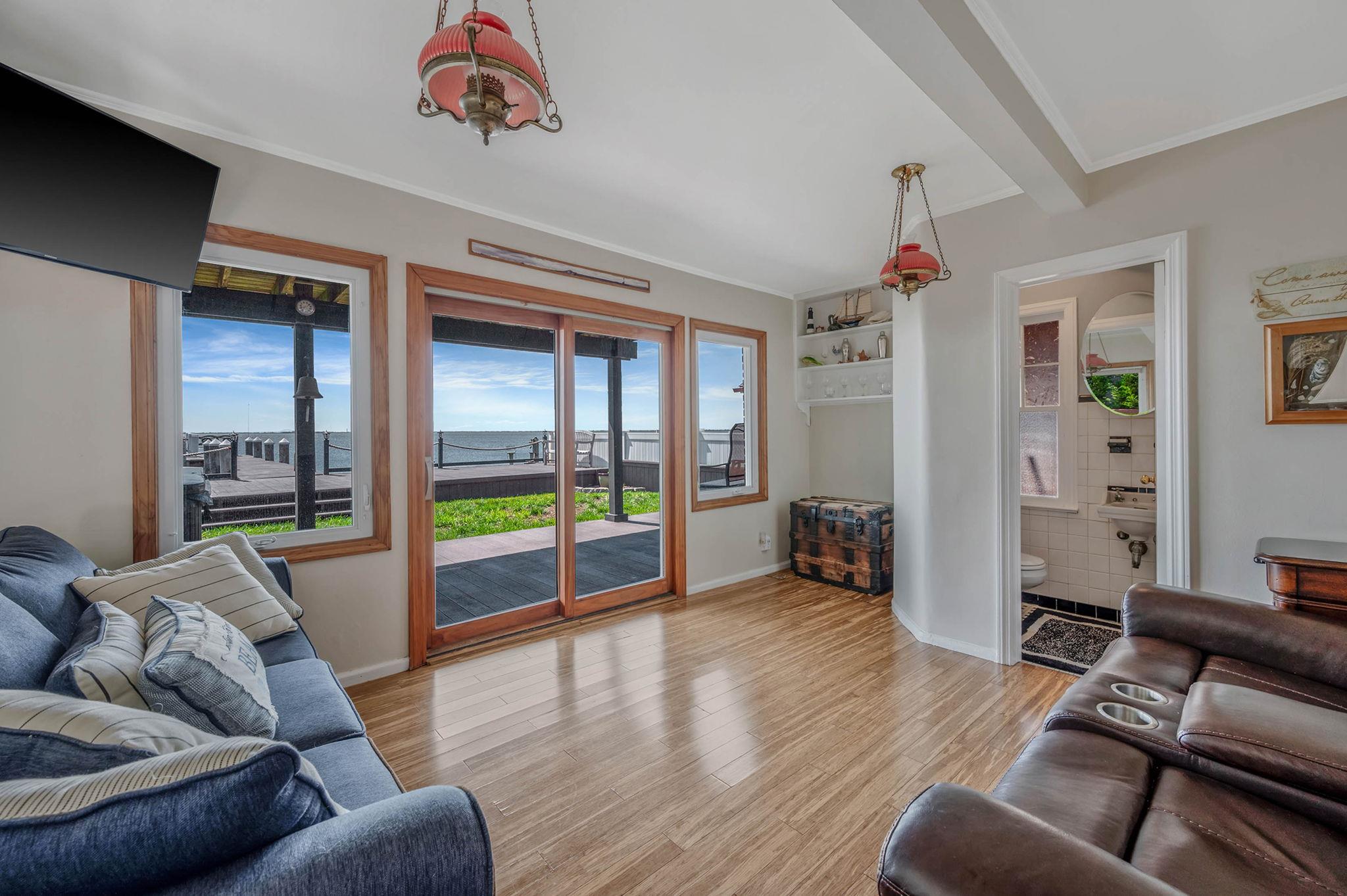 #15 photo, 87 E Shore Drive, サフォーク郡 Babylon , NY 11702