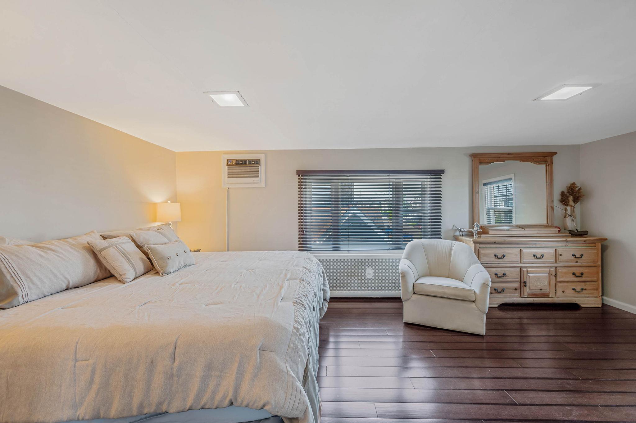 #20 photo, 87 E Shore Drive, サフォーク郡 Babylon , NY 11702