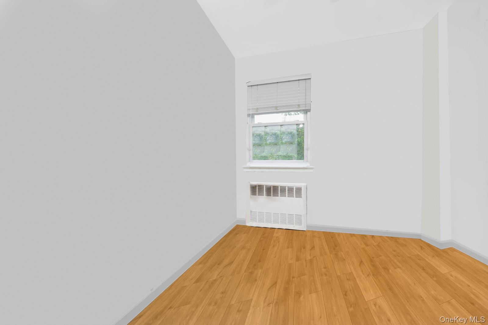 #14 photo, 66-48 73rd Place, クイーンズ区 Middle Village , NY 11379