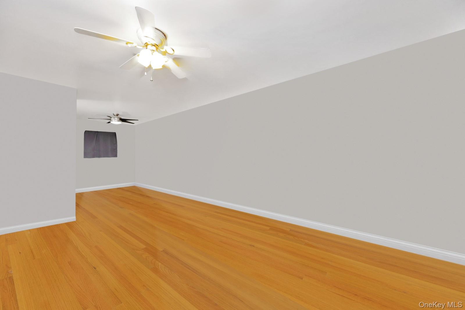 #4 photo, 66-48 73rd Place, クイーンズ区 Middle Village , NY 11379