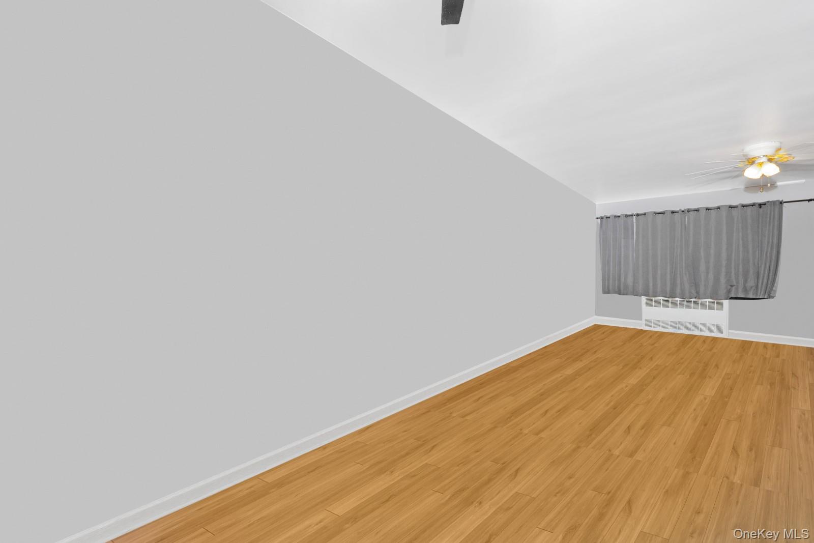 #8 photo, 66-48 73rd Place, クイーンズ区 Middle Village , NY 11379