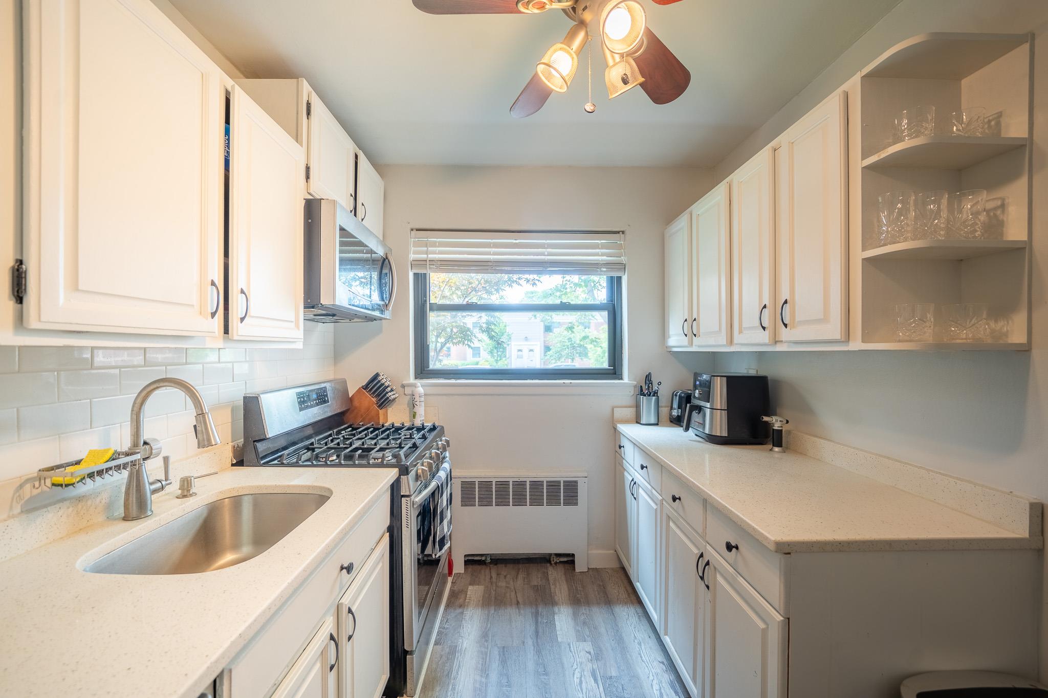 #10 photo, 218-12 73rd Avenue, Oakland Gardens , NY 11364