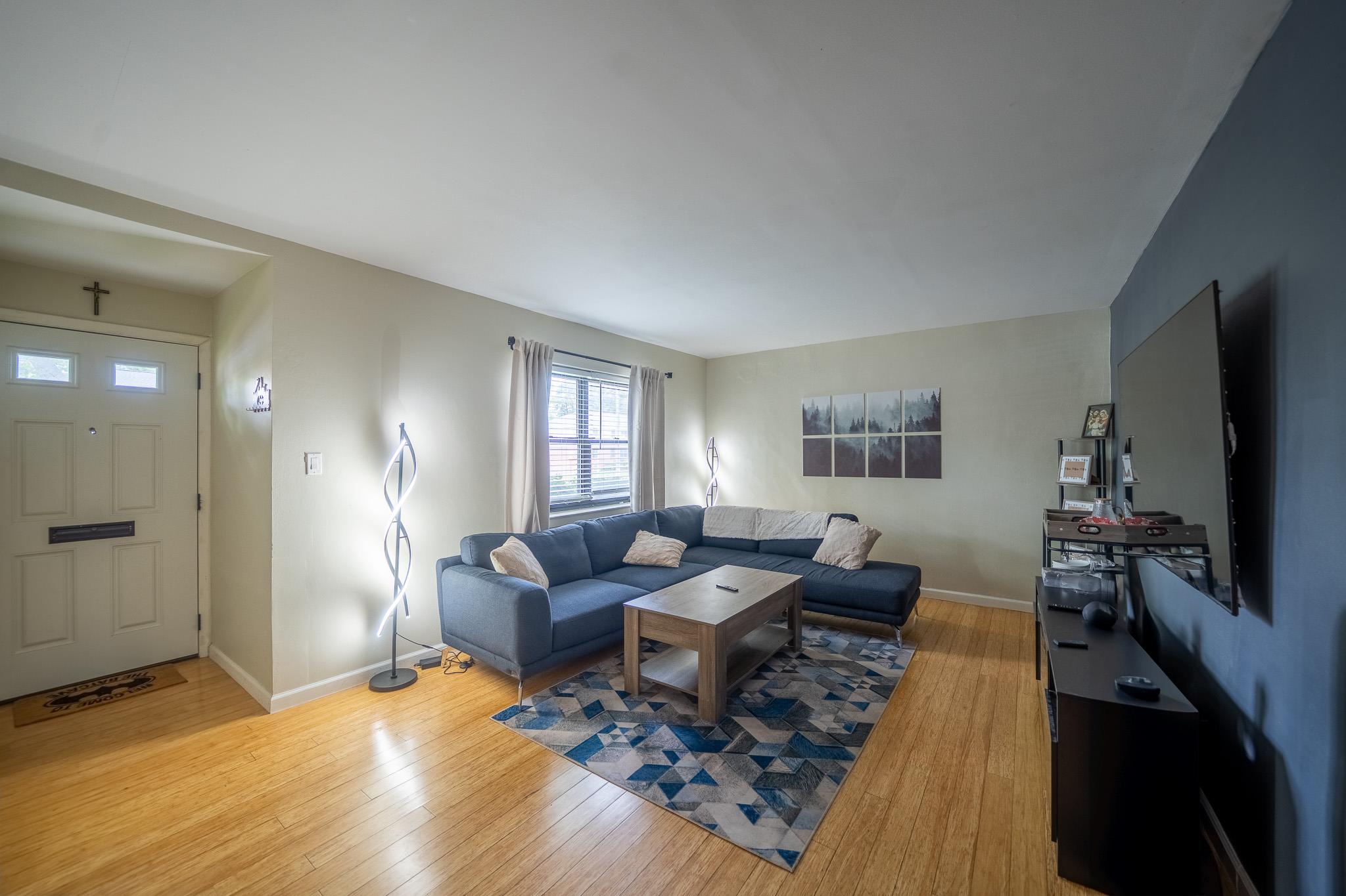 #4 photo, 218-12 73rd Avenue, Oakland Gardens , NY 11364