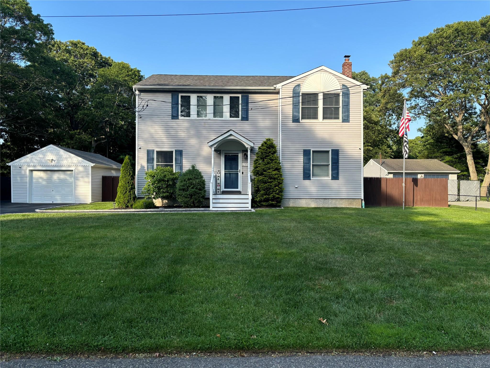 #1 photo, 295 Whittier Drive, سوفولك Mastic Beach , NY 11951