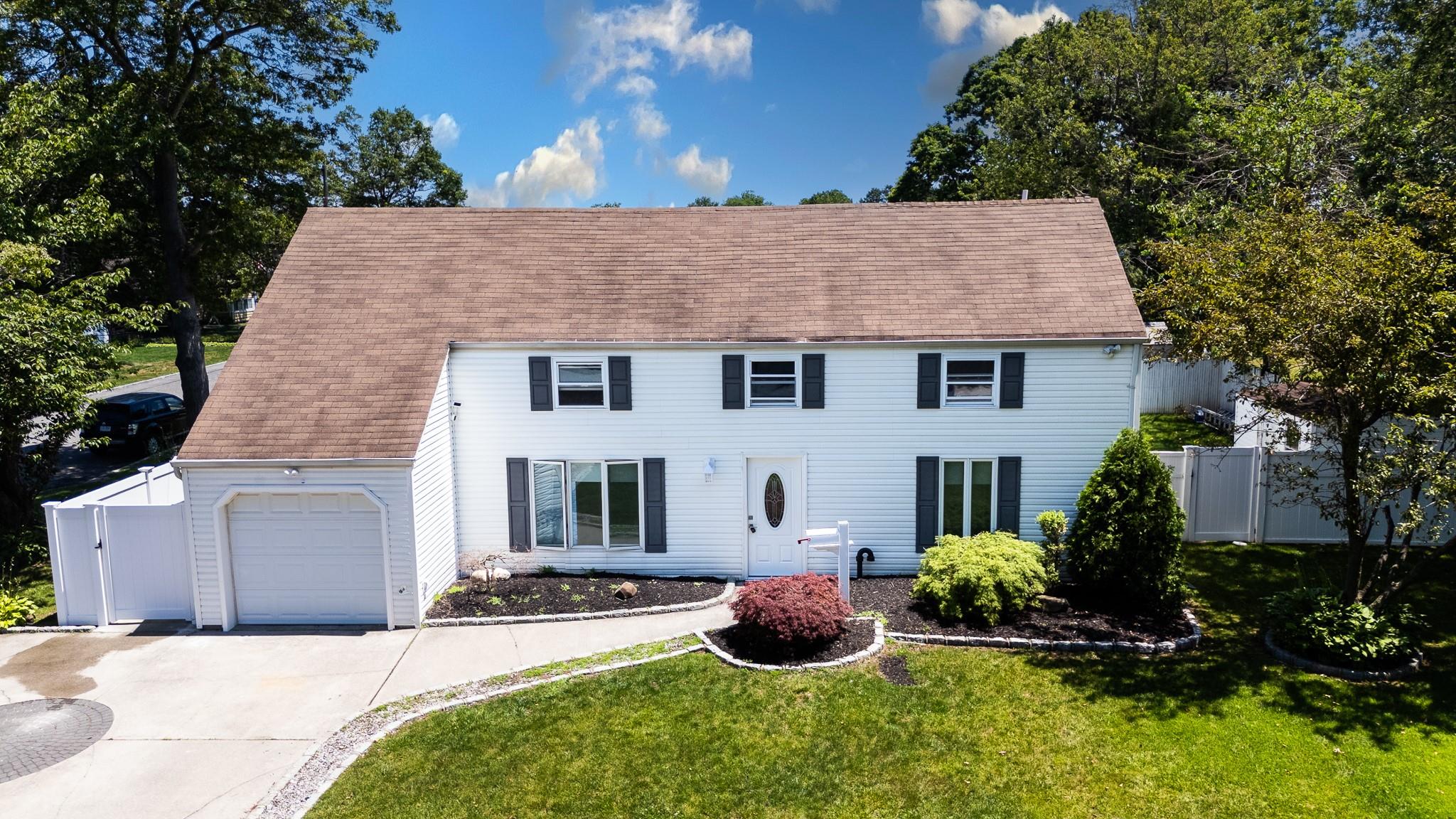 #1 photo, 7 Lurcott Lane, Central Islip , NY 11722
