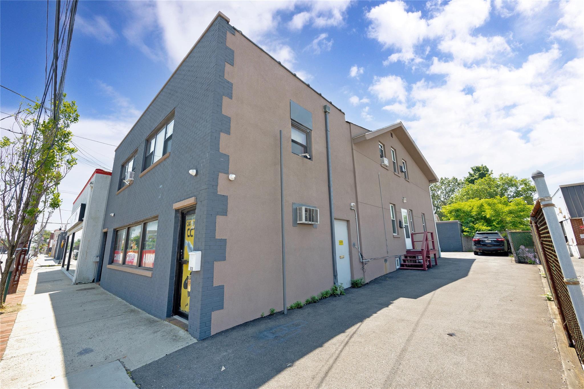 #2 photo, 626 Merrick Road, ナッソー郡 Lynbrook , NY 11563