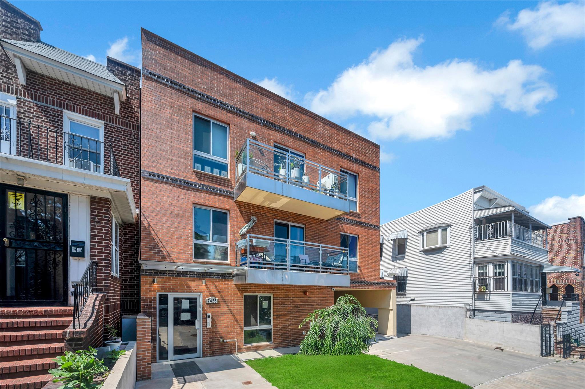 #2 photo, 7425 43rd Avenue, クイーンズ区 Elmhurst , NY 11373