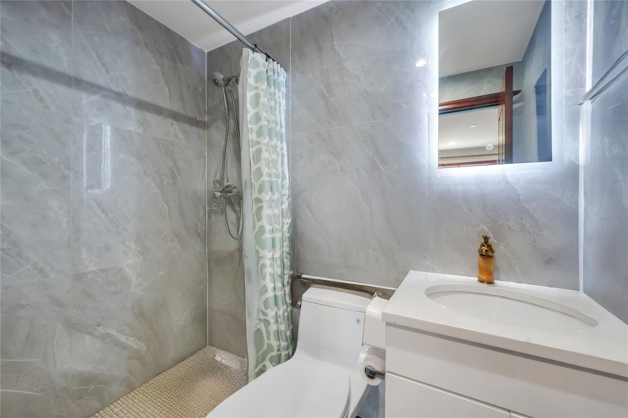 #20 photo, 7425 43rd Avenue, クイーンズ区 Elmhurst , NY 11373